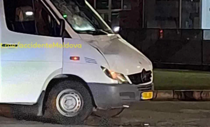 Un bărbat - transportat de urgență la spital, după ce a fost lovit de un microbus, în orașul Sîngera. Ce spune poliția - FOTO Un bărbat - transportat de urgență la spital, după ce a fost lovit de un microbus, în orașul Sîngera. Ce spune poliția - FOTO