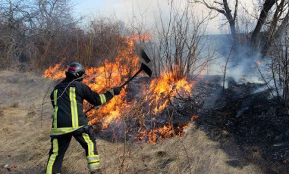 Mai multe persoane - amendate, după ce au dat foc gunoiului menajer și vegetației uscate, la Rîșcani, Bălți și Hîncești. IGSU vine cu detalii Mai multe persoane - amendate, după ce au dat foc gunoiului menajer și vegetației uscate, la Rîșcani, Bălți și Hîncești. IGSU vine cu detalii