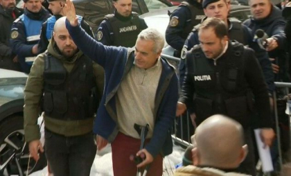 LIVE TEXT. Călin Georgescu - oprit în trafic de poliție și dus la Parchetul român pentru audieri: Acesta a mers sprijinit de cârje - FOTO
LIVE TEXT. Călin Georgescu - oprit în trafic de poliție și dus la Parchetul român pentru audieri: Acesta a mers sprijinit de cârje - FOTO