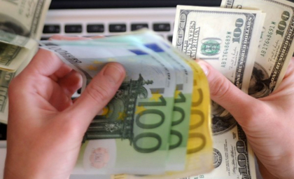 Curs valutar BNM pentru 26 februarie. Cât costă astăzi un euro și un dolar - FOTO