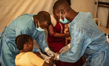 O boală necunoscută cu evoluție rapidă a ucis cel puțin 50 de oameni în Congo. Unul dintre focare a pornit de la trei copii care au mâncat un liliac