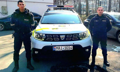 Un copil de trei ani, care a plecat neobservat din spital - găsit pe stradă de un trecător. Poliția vine cu detalii