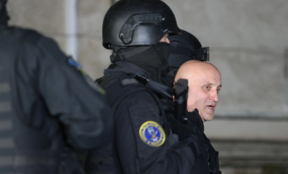 Imagini cu arsenalul de arme și lingouri de aur găsite de anchetatori la Horațiu Potra. Poliția anunță oficial ce a găsit la percheziții - VIDEO