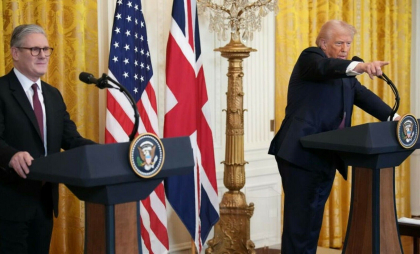 Donald Trump l-a întrerupt brusc pe premierul britanic când răspundea la întrebarea unui jurnalist. „Ajunge!” - VIDEO