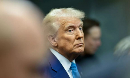 Donald Trump se gândește să-l pedepsească pe Zelenski și să oprească orice ajutor militar acordat Ucrainei
Donald Trump se gândește să-l pedepsească pe Zelenski și să oprească orice ajutor militar acordat Ucrainei