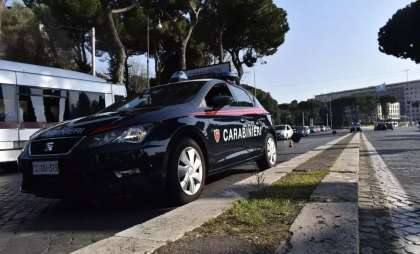 Doi români, prinşi la furat motorină în Italia. Cu ce sumă au vrut să-i mituiască pe carabinieri: au fost arestaţi pe loc Doi români, prinşi la furat motorină în Italia. Cu ce sumă au vrut să-i mituiască pe carabinieri: au fost arestaţi pe loc
