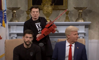 Confruntarea Trump-Zelenski, parodiată într-un show TV: „Eu cu Putin jucam cărți minunat împreună”. Vance a vizitat Ucraina „pe Google Maps” Confruntarea Trump-Zelenski, parodiată într-un show TV: „Eu cu Putin jucam cărți minunat împreună”. Vance a vizitat Ucraina „pe Google Maps”