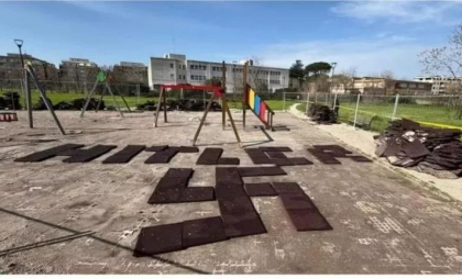 Mesaje fasciste într-un parc pentru copii din Italia. Primar: ”Este o insultă inacceptabilă pentru întreaga noastră comunitate”