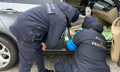 A încercat să aducă ilegal în țară o mașină din Bulgaria. Un moldovean - documentat de polițiștii de frontieră, la vama Giurgiulești. Ce a declarat acesta - FOTO A încercat să aducă ilegal în țară o mașină din Bulgaria. Un moldovean - documentat de polițiștii de frontieră, la vama Giurgiulești. Ce a declarat acesta - FOTO