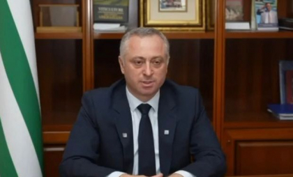 Pe fondul scandalurilor și al focurilor de armă, Badra Gunba, susținut de Kremlin, devine președintele regiunii separatiste georgiene Abhaziei Pe fondul scandalurilor și al focurilor de armă, Badra Gunba, susținut de Kremlin, devine președintele regiunii separatiste georgiene Abhaziei