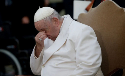 Papa Francisc nu mai are nevoie de ventilaţie mecanică, iar starea sa e stabilă
