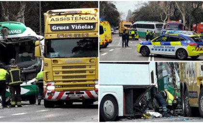 Cel puţin 53 de persoane rănite, după ce două autocare s-au cioncit în Barcelona. Unul dintre ele a ajuns într-un copac - FOTO Cel puţin 53 de persoane rănite, după ce două autocare s-au cioncit în Barcelona. Unul dintre ele a ajuns într-un copac - FOTO