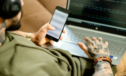 Cum a reuşit o grupare de hackeri să fure peste 900 de bilete pentru concertele unor vedete şi meciuri
