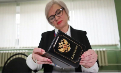 Moscova a finalizat eliberarea pașapoartelor pentru ucrainenii din teritoriile ocupate de armata rusă, anunță Putin