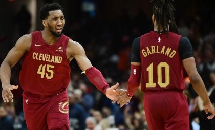 Cleveland Cavaliers este cea mai în formă echipă din acest sezon al ligii nord-americane de baschet. Lidera Conferinței de Est a ajuns la o serie de 12 victorii consecutive Cleveland Cavaliers este cea mai în formă echipă din acest sezon al ligii nord-americane de baschet. Lidera Conferinței de Est a ajuns la o serie de 12 victorii consecutive