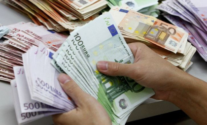 Curs valutar BNM pentru 7 martie. Cât costă astăzi un euro și un dolar - FOTO