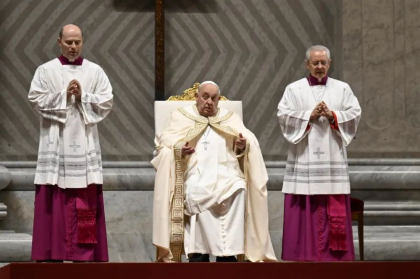 Papa Francisc, primul mesaj după ce a fost internat în spital. Ce le-a transmis, cu vocea tremurândă, credincioșilor
Papa Francisc, primul mesaj după ce a fost internat în spital. Ce le-a transmis, cu vocea tremurândă, credincioșilor