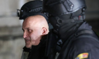 Potra, mesaje de instigare la violenţă după respingerea candidaturii lui Georgescu: „Mergeți la București, cu parul, furca, toporul”
Potra, mesaje de instigare la violenţă după respingerea candidaturii lui Georgescu: „Mergeți la București, cu parul, furca, toporul”