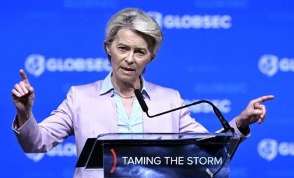 Ursula von der Leyen: Ceva fundamental s-a schimbat. Democraţia şi statul de drept sunt ameninţate într-o lume din ce în ce mai tranzacţională Ursula von der Leyen: Ceva fundamental s-a schimbat. Democraţia şi statul de drept sunt ameninţate într-o lume din ce în ce mai tranzacţională