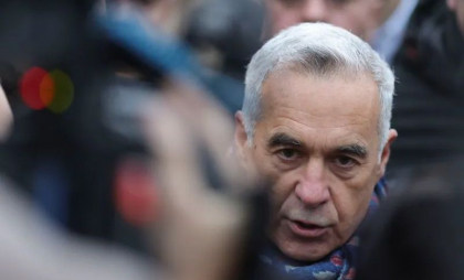Călin Georgescu revine cu un nou mesaj, în trei limbi, în care amenință: „Vă asigur că lucrurile nu vor rămâne așa!” Călin Georgescu revine cu un nou mesaj, în trei limbi, în care amenință: „Vă asigur că lucrurile nu vor rămâne așa!”