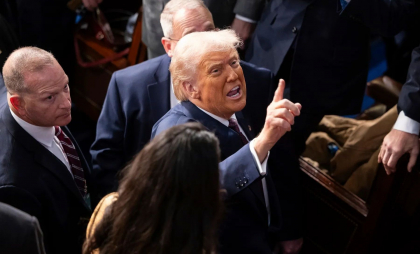 „Trebuie să ne reconstruim țara”: Donald Trump continuă terapia de șoc. Iar consilierii săi îl susțin, scrie Financial Times „Trebuie să ne reconstruim țara”: Donald Trump continuă terapia de șoc. Iar consilierii săi îl susțin, scrie Financial Times