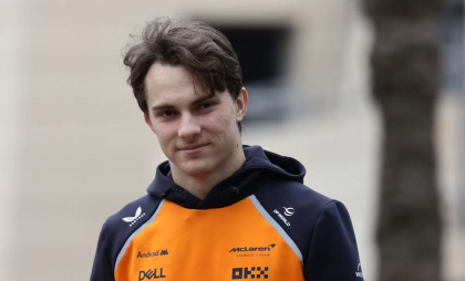 Oscar Piastri a semnat un nou contract cu McLaren înaintea debutului Formulei 1 Oscar Piastri a semnat un nou contract cu McLaren înaintea debutului Formulei 1