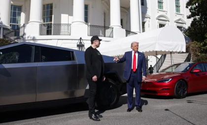 Casa Albă, transformată pentru scurt timp în showroom pentru Tesla. Trump: „I-am spus: «Ştii, Elon, nu-mi place ce ţi se întâmplă»” - FOTO/VIDEO