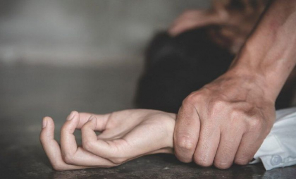 A amenințat o adolescentă cu un cuțit pentru a întreține relații sexuale. Un bărbat - condamnat la închisoare. Câți ani va sta după gratii A amenințat o adolescentă cu un cuțit pentru a întreține relații sexuale. Un bărbat - condamnat la închisoare. Câți ani va sta după gratii