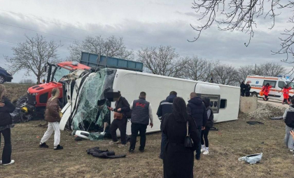 Noi detalii despre accidentul de la Ștefan Vodă: Patru persoane - transportate la spital pentru îngrijiri medicale - FOTO
