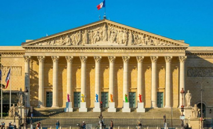 Franța cere confiscarea activelor rusești înghețate și solicită UE „să construiască o apărare europeană independentă”