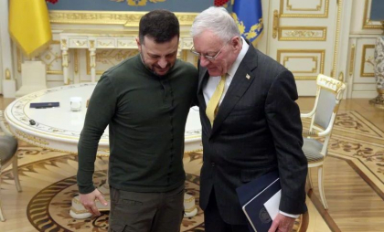 Cerință dură a rușilor în negocierile cu americanii: Vor să elimine din echipa lui Trump singurul personaj care pare „prea înțelegător cu Kievul” Cerință dură a rușilor în negocierile cu americanii: Vor să elimine din echipa lui Trump singurul personaj care pare „prea înțelegător cu Kievul”