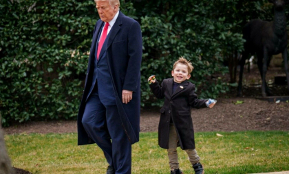 Președintele SUA, așa cum nu a mai fost văzut până acum. Galerie FOTO cu Donald Trump și fiul lui Elon Musk, Lil X - FOTO Președintele SUA, așa cum nu a mai fost văzut până acum. Galerie FOTO cu Donald Trump și fiul lui Elon Musk, Lil X - FOTO
