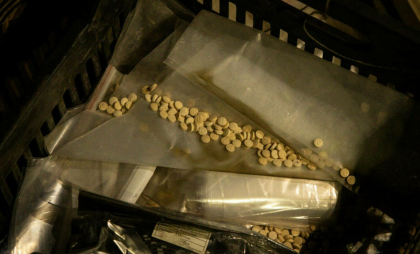 Cea mai mare captură de „cocaina săracului”. Peste o tonă de droguri transportate din Siria au fost confiscate în Irak
Cea mai mare captură de „cocaina săracului”. Peste o tonă de droguri transportate din Siria au fost confiscate în Irak