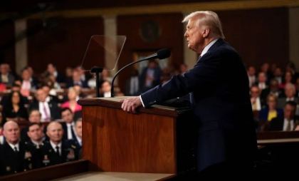 Trump a semnat un ordin executiv care prevede reduceri de buget la șapte agenții, inclusiv cea care care supervizează Voice of America, Radio Europa Liberă și Radio Free Asia: „Un cadou uriaș făcut inamicilor Americii”
