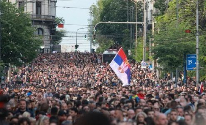 Acuzații grave după protestul uriaș din Belgrad: Autoritățile, bănuite că au folosit o armă sonică - VIDEO