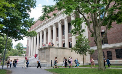 Universitatea Harvard va oferi studii gratuite pentru mii de studenți Universitatea Harvard va oferi studii gratuite pentru mii de studenți