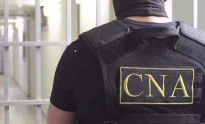 Un judecător și un avocat - reținuți pentru 72 de ore, iar ceilalți suspecți vizați - cercetați în stare de libertate, în urma perchezițiilor la Judecătoria Hîncești și Curtea de Apel Chișinău