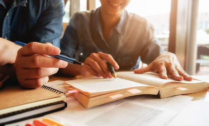 Parlamentul a adoptat legea pentru certificarea competențelor de limba română pentru elevi și adulți Parlamentul a adoptat legea pentru certificarea competențelor de limba română pentru elevi și adulți