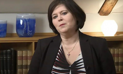 Ministrul pentru copii din Islanda și-a dat demisia după ce a recunoscut că a făcut un copil cu un adolescent de 15 ani când era tânără Ministrul pentru copii din Islanda și-a dat demisia după ce a recunoscut că a făcut un copil cu un adolescent de 15 ani când era tânără