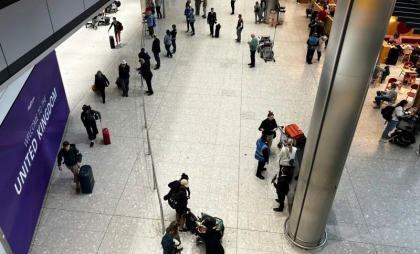 Zborurile pe aeroportul Heathrow s-au reluat. „Impact uriaș” asupra călătoriilor în următoarele zile. 200.000 de pasageri au fost afectați 
 Zborurile pe aeroportul Heathrow s-au reluat. „Impact uriaș” asupra călătoriilor în următoarele zile. 200.000 de pasageri au fost afectați