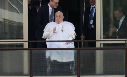 Papa Francisc, prima apariție publică după cinci săptămâni de spitalizare. Suveranul Pontif a fost externat
