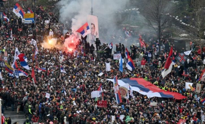 Mii de sârbi au protestat la Belgrad împotriva planului Guvernului de a ceda o clădire istorică familiei Trump Mii de sârbi au protestat la Belgrad împotriva planului Guvernului de a ceda o clădire istorică familiei Trump