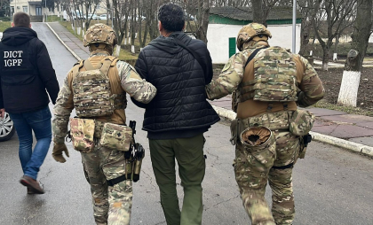 Un ucrainean căutat internațional, extrădat de Poliția de Frontieră din Moldova la cererea Poloniei. Ce a făcut acesta Un ucrainean căutat internațional, extrădat de Poliția de Frontieră din Moldova la cererea Poloniei. Ce a făcut acesta