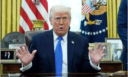 Prima reacție a Casei Albe, după ce a trimis din greșeală planuri secrete de război unui jurnalist american: „Trump continuă să aibă mare încredere" Prima reacție a Casei Albe, după ce a trimis din greșeală planuri secrete de război unui jurnalist american: „Trump continuă să aibă mare încredere"