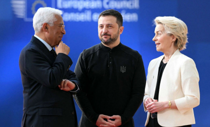 Comisia Europeană respinge ridicarea sancțiunilor rusești, condiție impusă de Kremlin pentru a susține armistițiul la Marea Neagră. Trump declarase că „analizează” cererea Rusiei
Comisia Europeană respinge ridicarea sancțiunilor rusești, condiție impusă de Kremlin pentru a susține armistițiul la Marea Neagră. Trump declarase că „analizează” cererea Rusiei