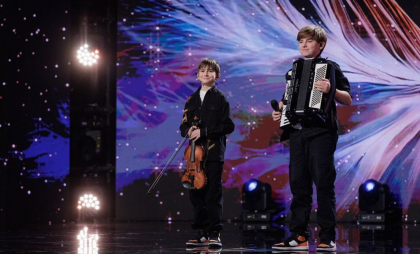 Lucian și Daniel Advahov - spectacol de neuitat la vioară și acordeon la Românii au Talent. Andra i-a aplaudat în picioare: „Ce surpriză frumoasă” - VIDEO
Lucian și Daniel Advahov - spectacol de neuitat la vioară și acordeon la Românii au Talent. Andra i-a aplaudat în picioare: „Ce surpriză frumoasă” - VIDEO