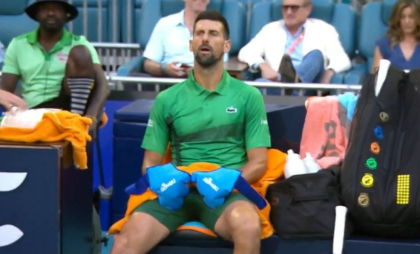 Cât costă mănuşile gigantice purtate de Novak Djokovic la Miami, în pauzele dintre gameuri! "Sunt o minune" Cât costă mănuşile gigantice purtate de Novak Djokovic la Miami, în pauzele dintre gameuri! "Sunt o minune"