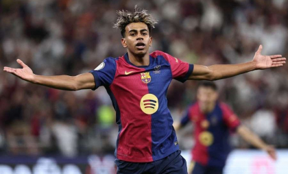 Salariul lui Yamal la Barcelona: Cât câștigă spaniolul la nici 18 ani - FOTO
Salariul lui Yamal la Barcelona: Cât câștigă spaniolul la nici 18 ani - FOTO