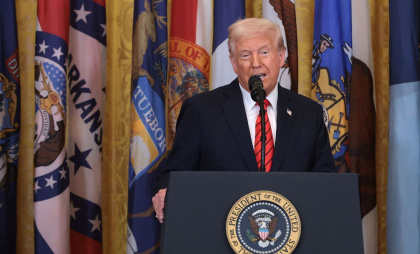 Trump îşi presează consilierii pentru escaladarea tarifelor și are în vedere introducerea unei taxe universale