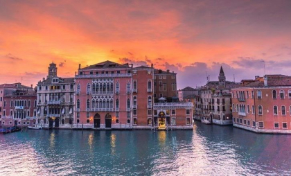 Primăria Veneţia denunţă un ”fake news” în privința nunții lui Bezos, după ce un ziar italian a anunțat ”trei zile de petreceri non-stop cu 250 de invitaţi”, între care s-ar putea afla şi Donald Trump Primăria Veneţia denunţă un ”fake news” în privința nunții lui Bezos, după ce un ziar italian a anunțat ”trei zile de petreceri non-stop cu 250 de invitaţi”, între care s-ar putea afla şi Donald Trump